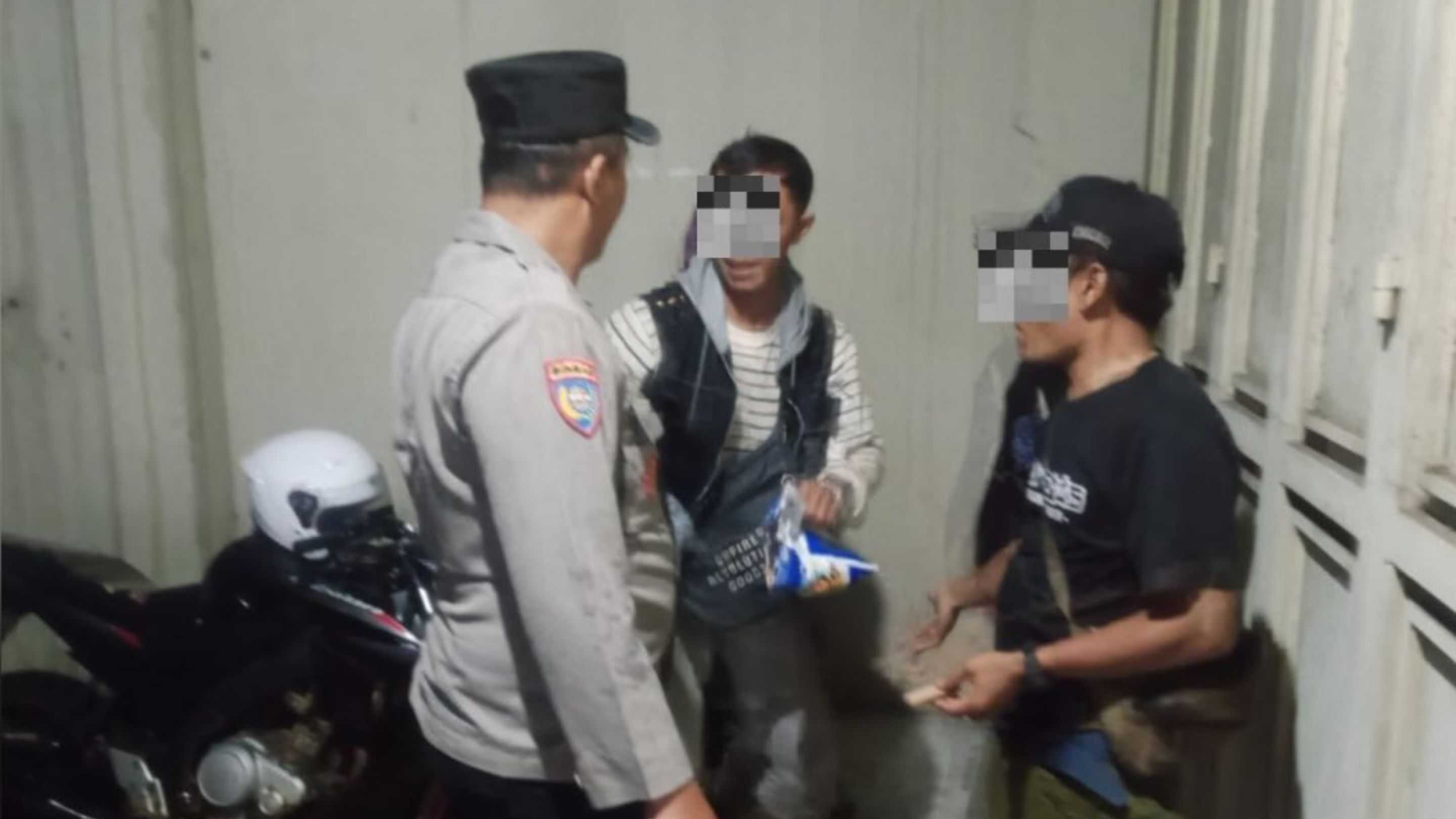Polsek Malangbong Amankan Warga Mabuk di Depan RS Malangbong